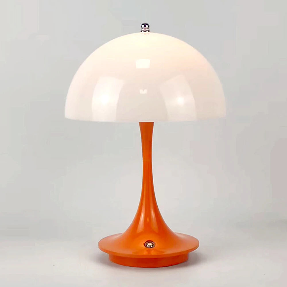 Lykka USB wireless desk lamp, 3-color illumination.