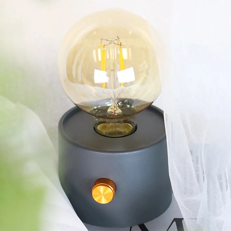 Desktop office light with vintage bulb design